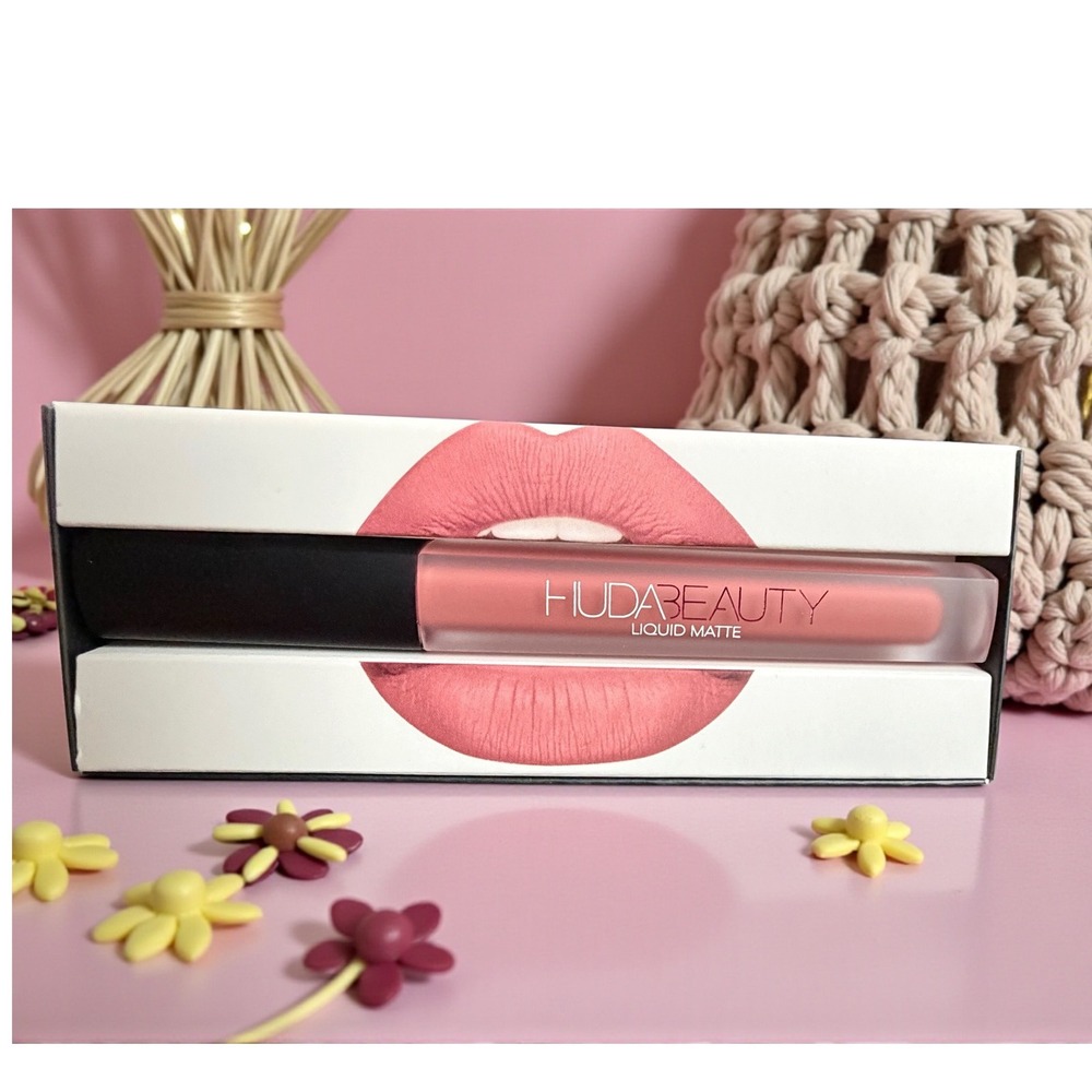 Huda Beauty - Liquid Matte Lipstick "Perfectionist" - *NIB*